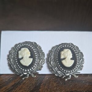Vintage Cameo Screw On Earrings